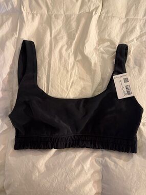 BNWT! Lululemon Softstreme Scoop Neck bra - black